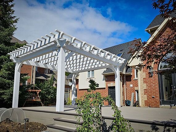 Highland pergola in white